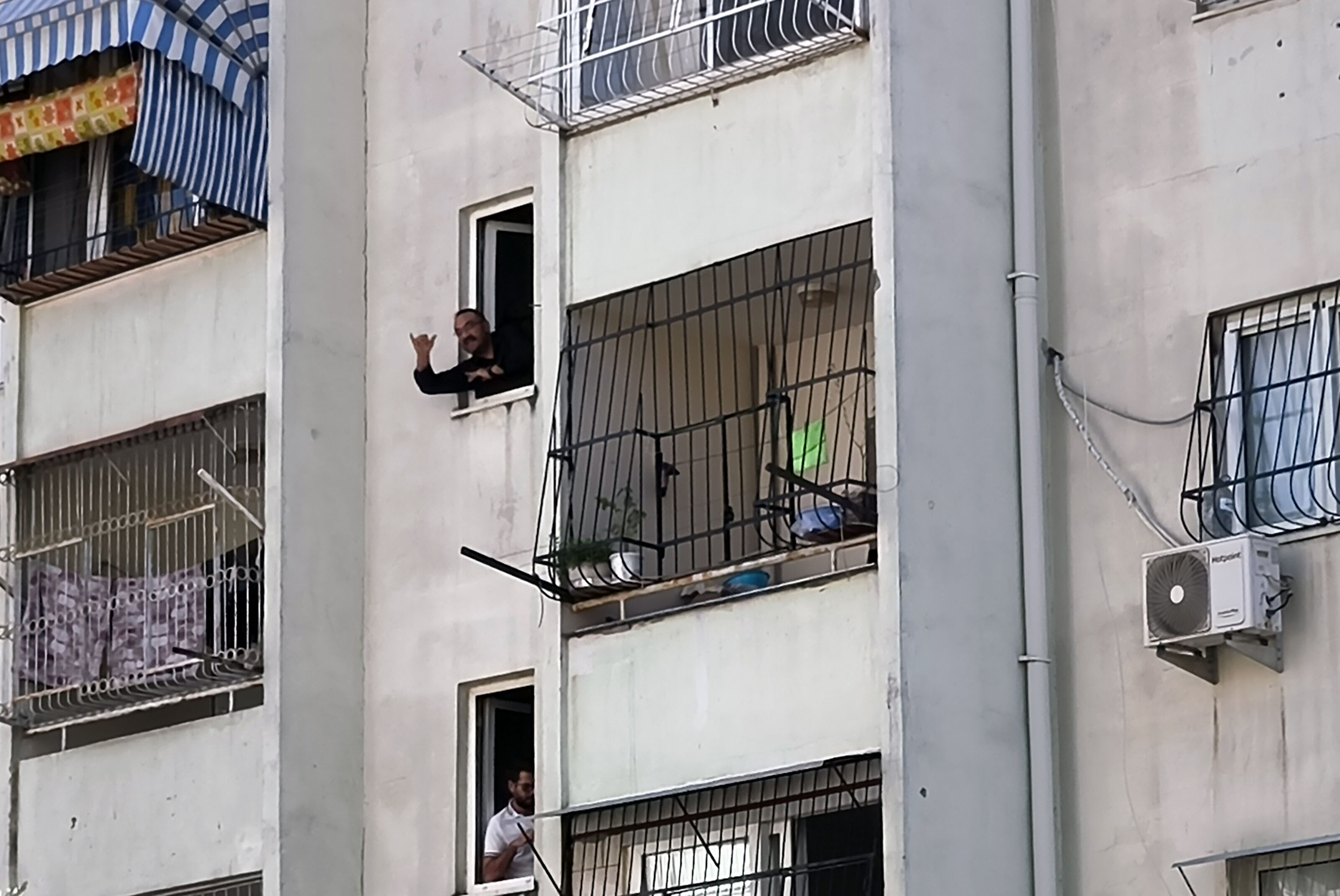 Polise Tabancayla Ateş Edip El Bombasıyla Direnen Şüpheli Tutuklandı (4)