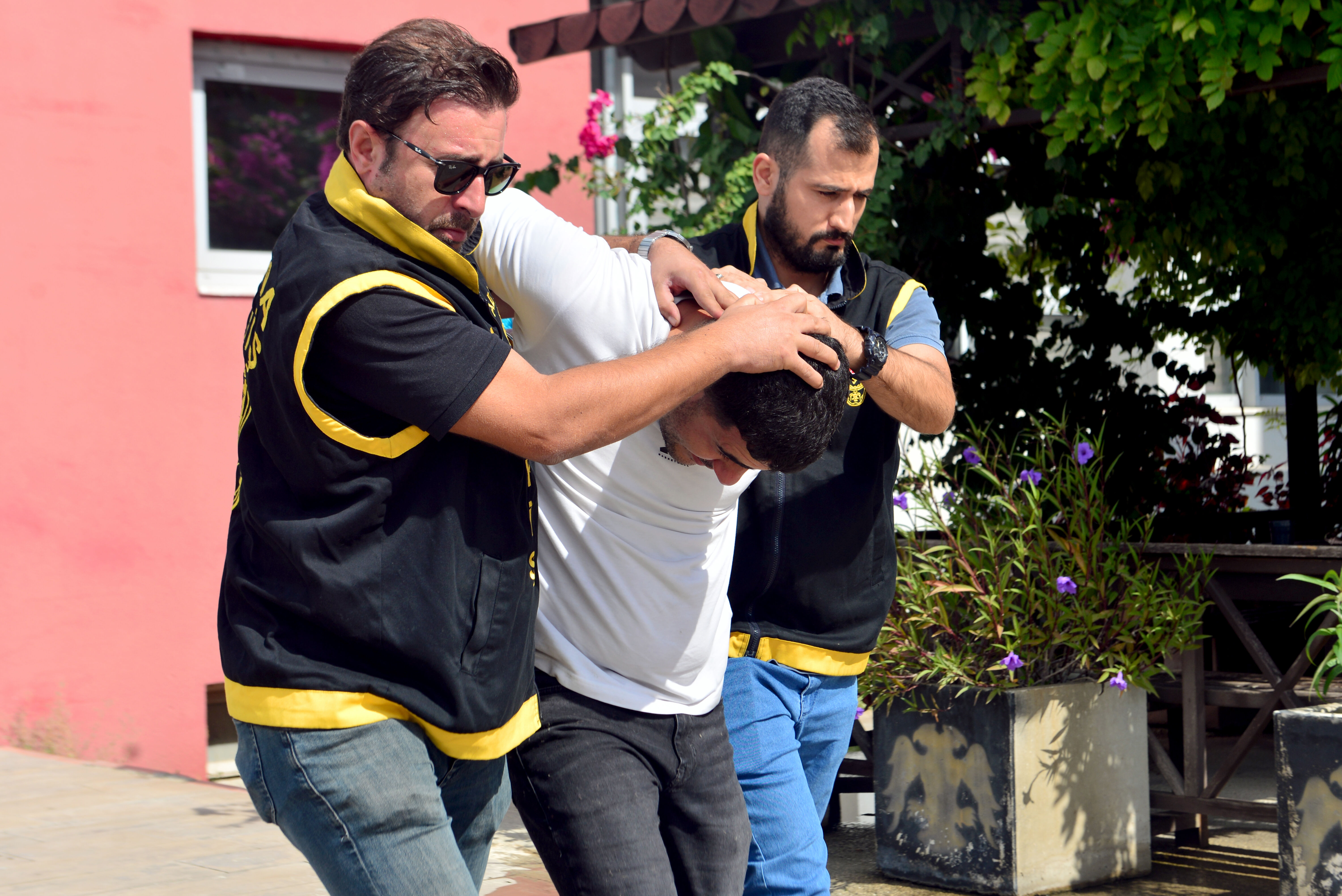 Polise Tabancayla Ateş Edip El Bombasıyla Direnen Şüpheli Tutuklandı (7)
