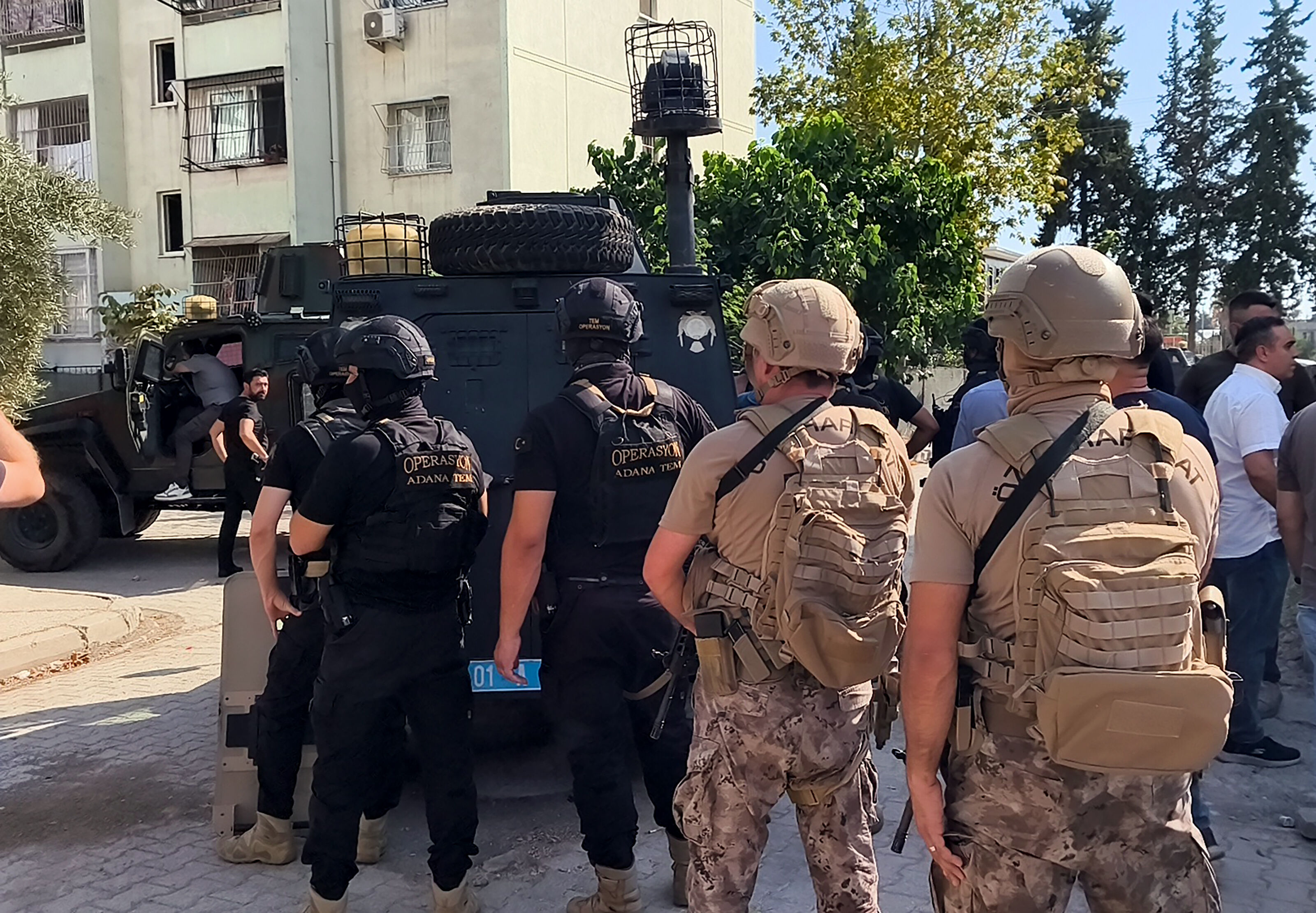 Polise Tabancayla Ateş Edip El Bombasıyla Direnen Şüpheli Tutuklandı (8)