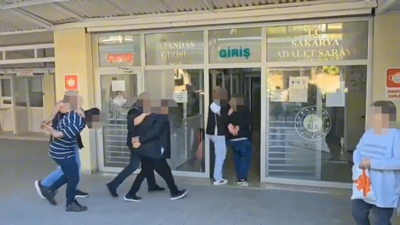 Sakarya’da Deaş Operasyonu! 4 Şüpheli Yakalandı, 3’Ü Tutuklandı (3)