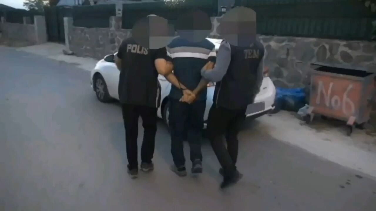 Sakarya’da Deaş Operasyonu! 4 Şüpheli Yakalandı, 3’Ü Tutuklandı (4)