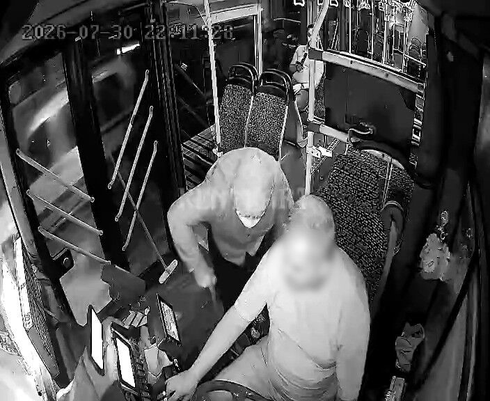 Şikayetleri Araştırmak Için Yaşlı Adam Kılığına Girdi! 20 Otobüsü Tek Tek Denetledi (1)