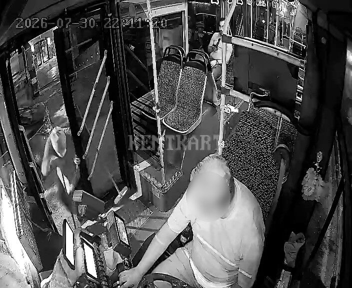 Şikayetleri Araştırmak Için Yaşlı Adam Kılığına Girdi! 20 Otobüsü Tek Tek Denetledi (2)