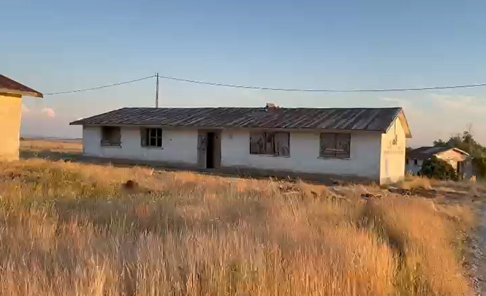 Sivas Kangal’da 50 Yıllık Köy Okulunu İmeceyle Yenilediler (3)