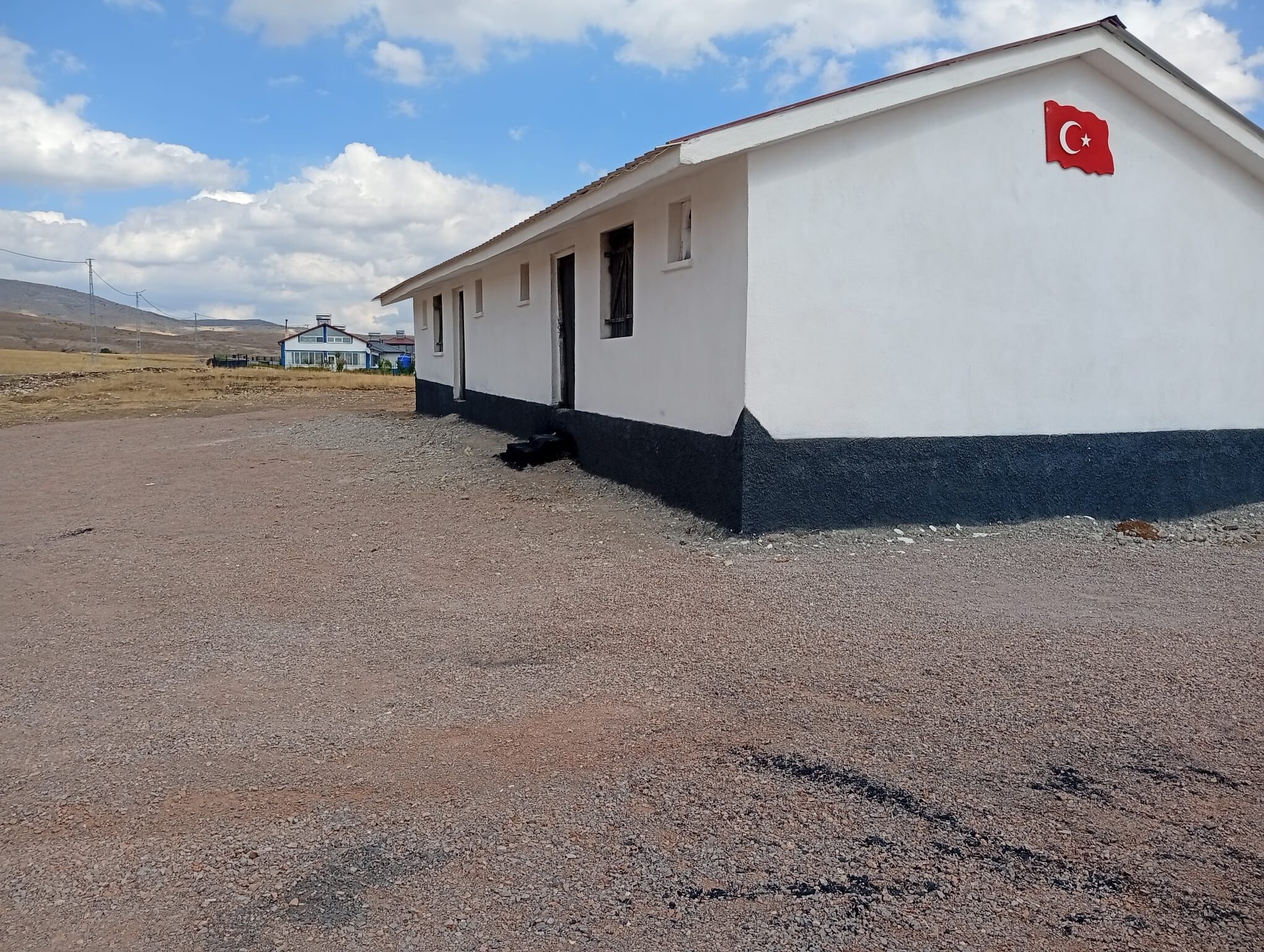 Sivas Kangal’da 50 Yıllık Köy Okulunu İmeceyle Yenilediler (5)