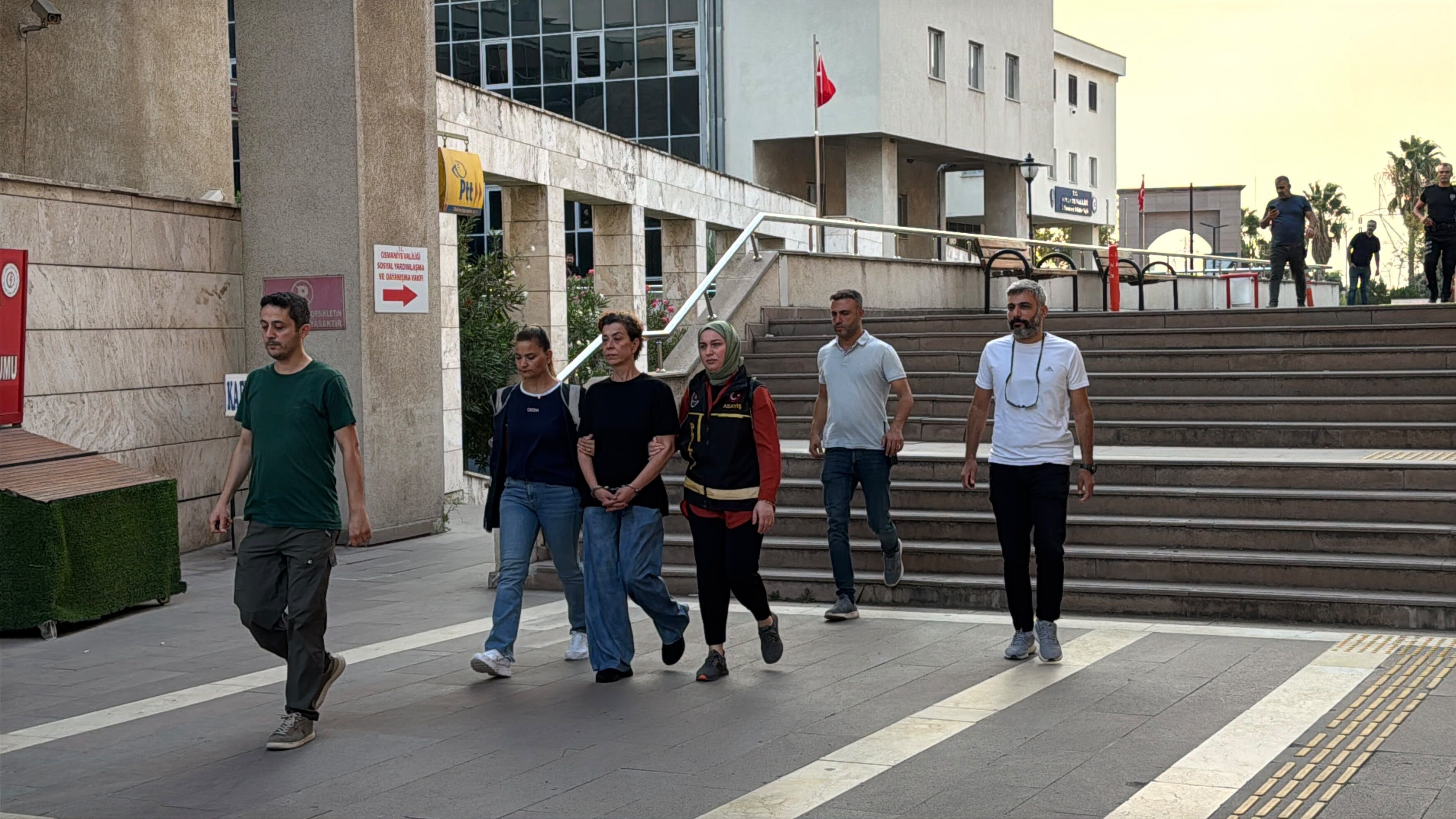 Tahliye Edilen Sanık Annenin Yeniden Tutuklanma Görüntüsü Ortaya Çıktı (2)