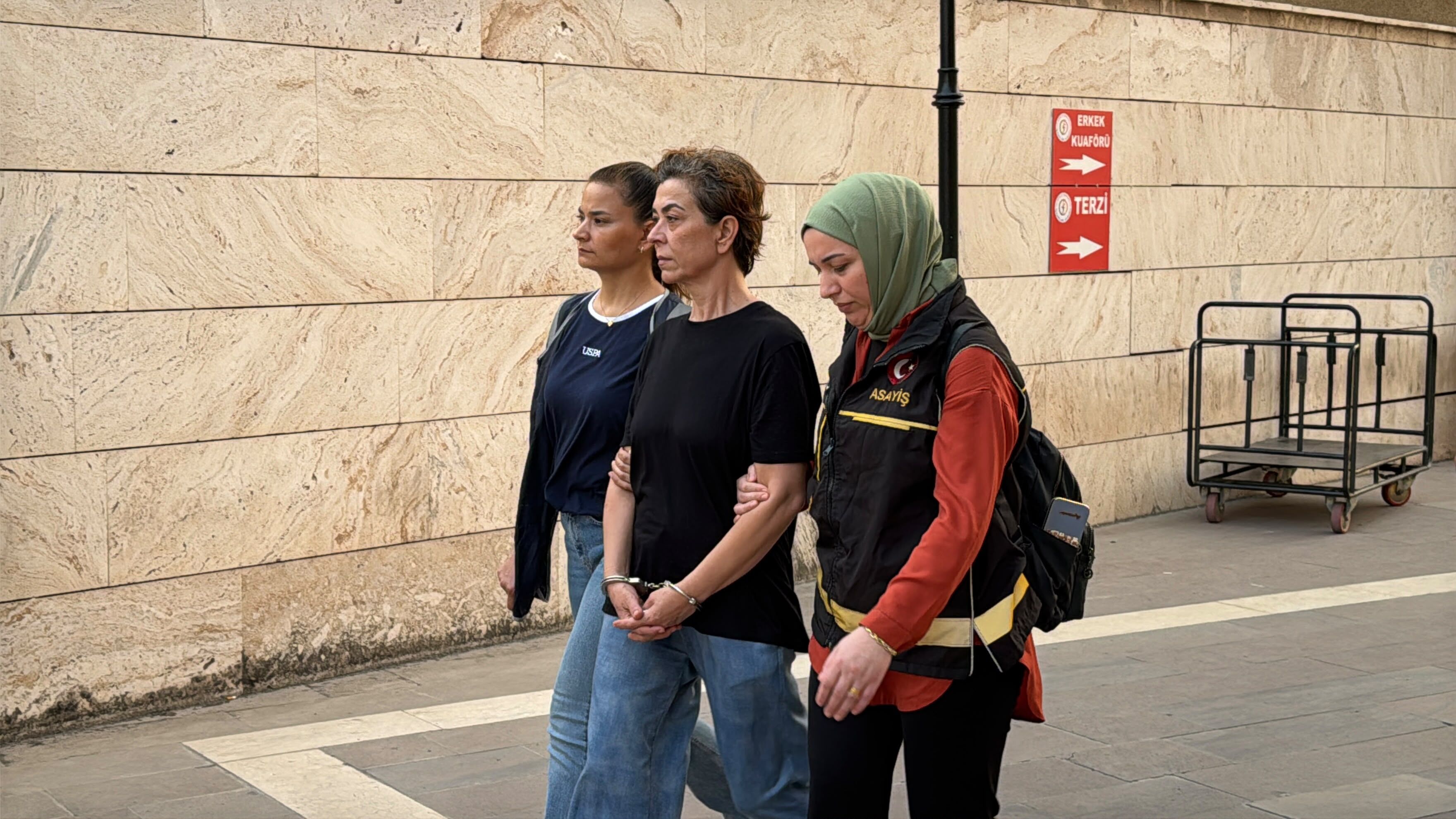 Tahliye Edilen Sanık Annenin Yeniden Tutuklanma Görüntüsü Ortaya Çıktı (3)