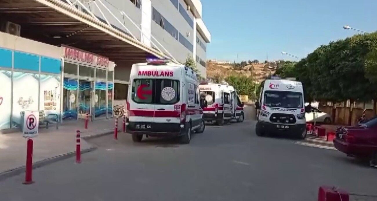 Tantuni yiyen 20 işçi zehirlenerek hastaneye kaldırıldı