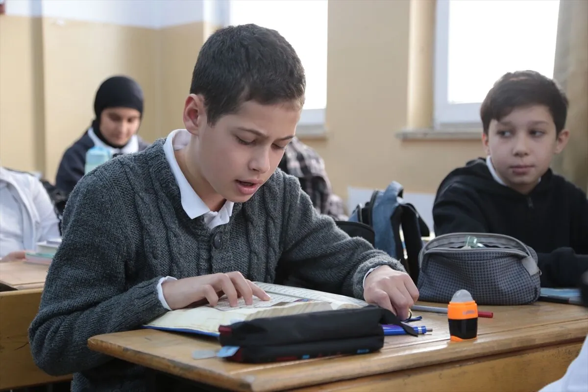 Tdv Kur'an I Kerim Dersini Seçen Öğrencilere Kur'an Hediye Edecek