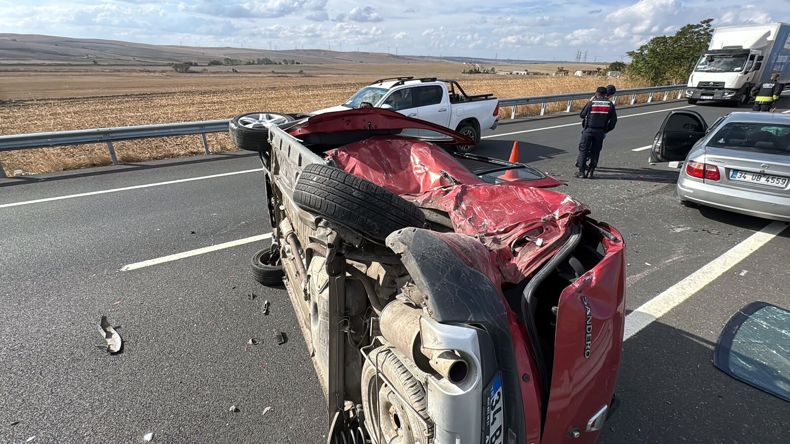 Tekirdağ'da Otomobiller Çarpıştı! Araçlardan Biri Takla Attı, 4 Kişi Yaralandı (2)