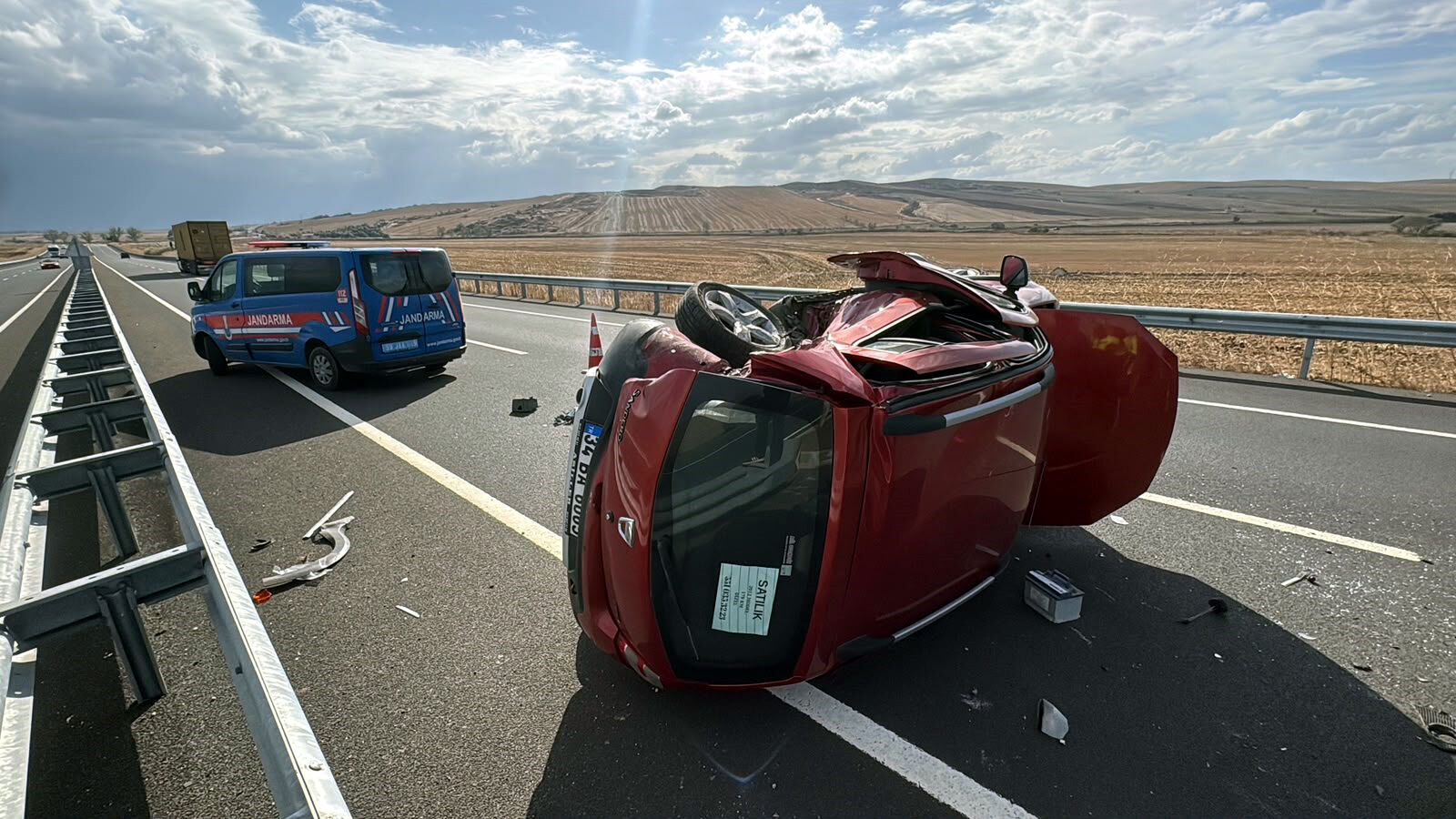 Tekirdağ'da Otomobiller Çarpıştı! Araçlardan Biri Takla Attı, 4 Kişi Yaralandı (4)