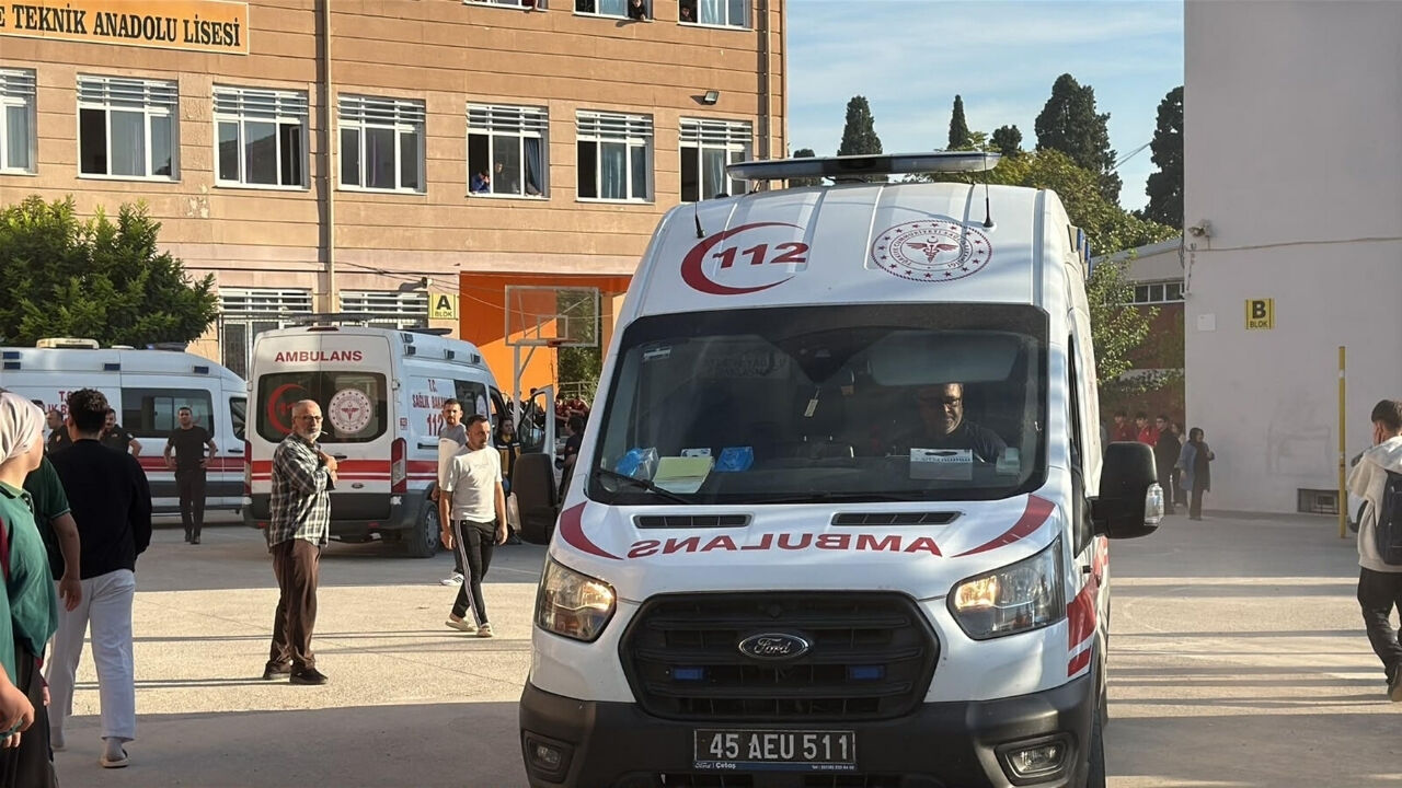 Turgutlu’da Okul Önünde Silahlı Saldırı! 10 Öğrenci Yaralandı
