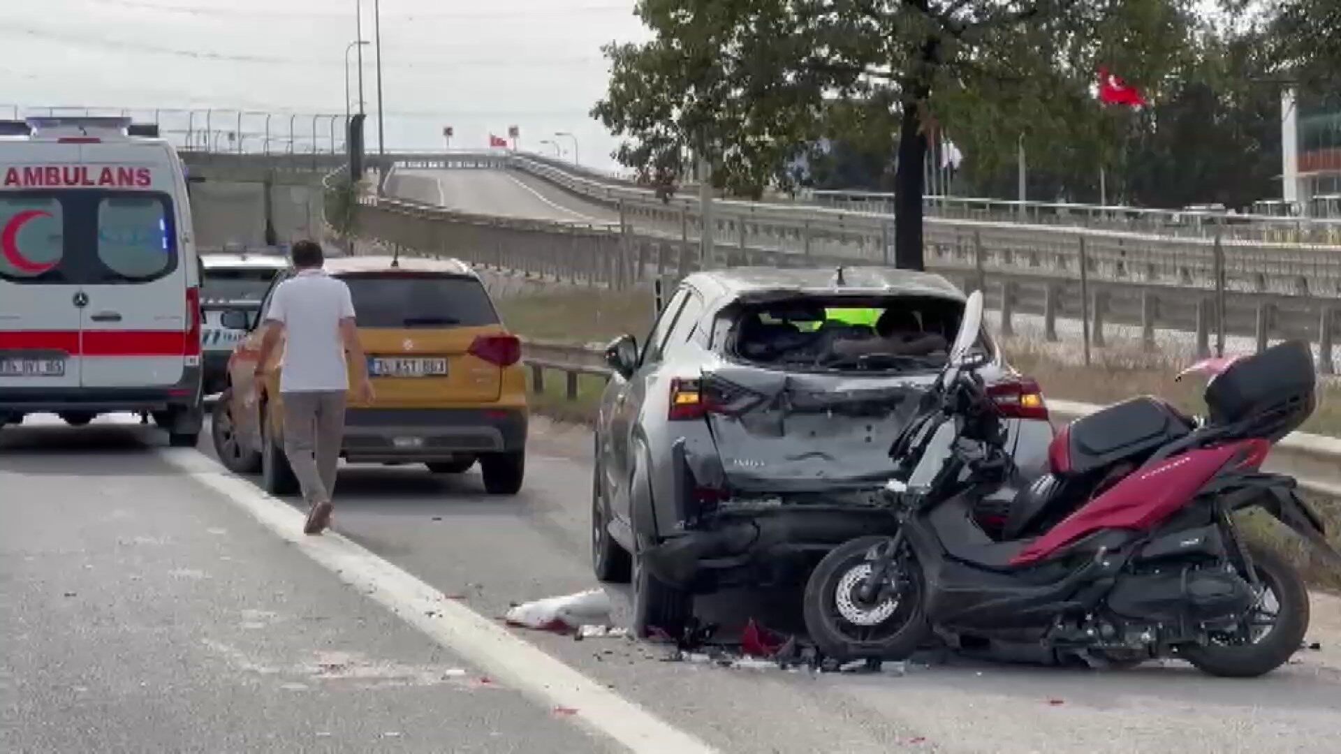 Tuzla Tem Otoyolu’nda Motosikletli Polis Otomobile Çarptı (2)