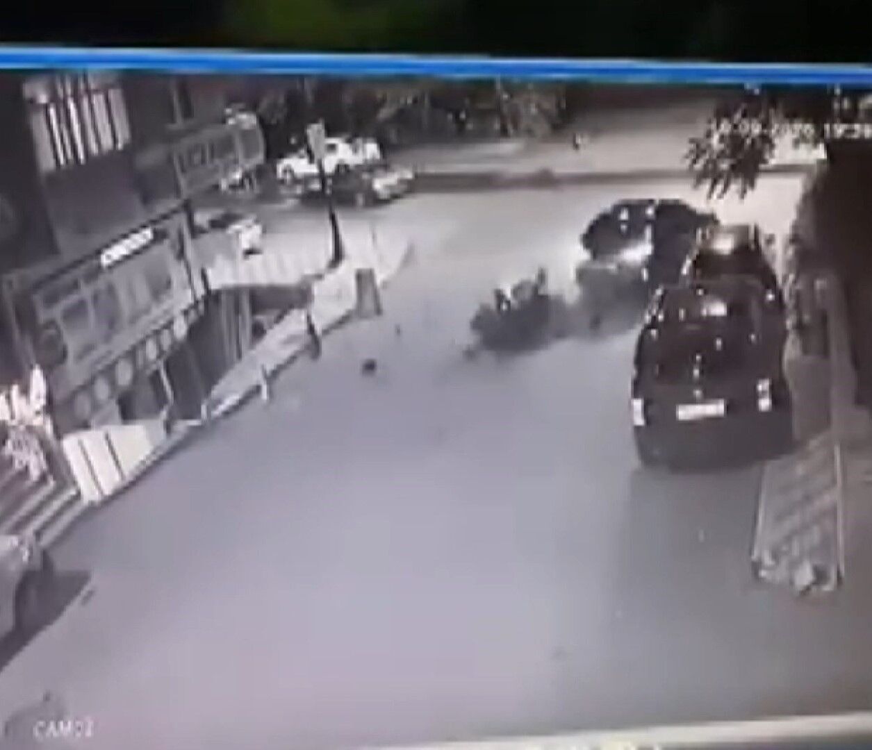 Üsküdar’da Motokurye Otomobile Arkadan Çarptı! Kaza Anı Kamerada (2)