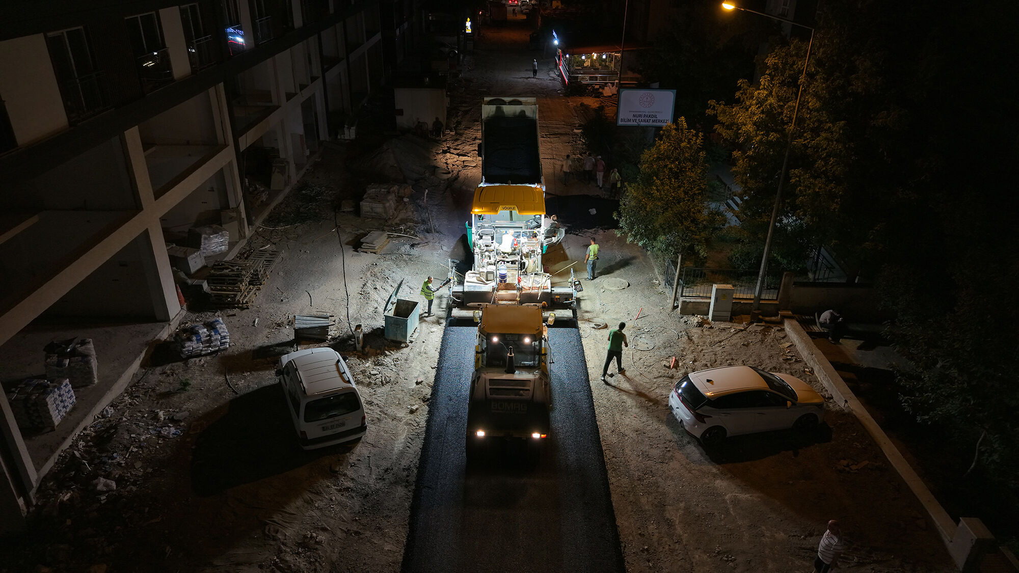 Büyükşehir, Yenişehir’deki Kapsamlı Dönüşümünü Gece Gündüz Sürdürüyor
