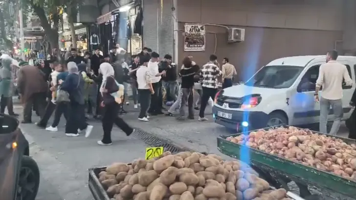 Sopalı, bıçaklı kavga; 3 yaralı