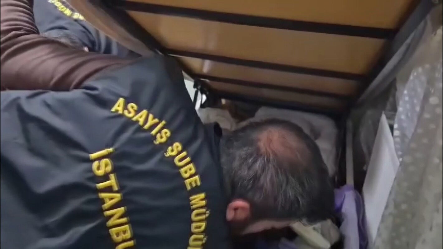 9 Yıldır Aranıyordu! Akrabalarının Kimlikleriyle Saklanmış (1)