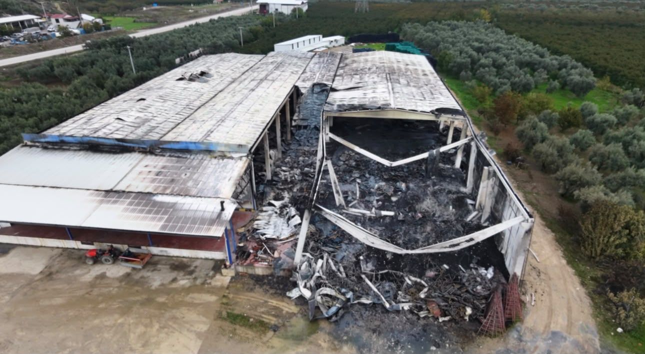 İznik'te Yanan Soğuk Hava Deposu Dronla Görüntülendi