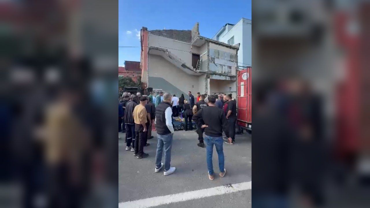 Mersin'de Merdivenin Altında Kalan İşçi Hayatını Kaybetti