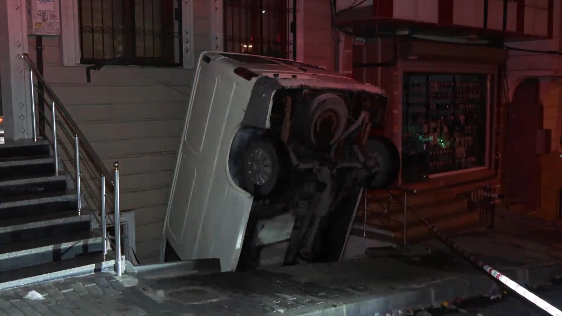 Şişli'de Minibüs Bina Boşluğuna Düştü: 1 Yaralı