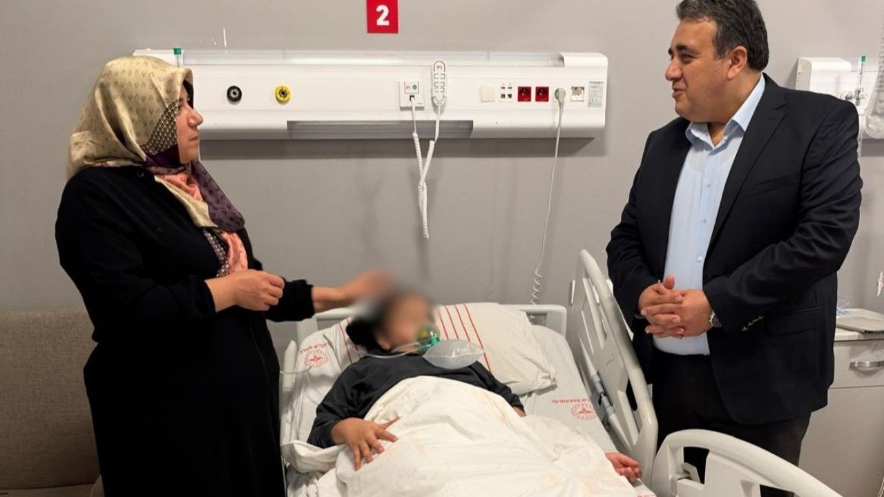 Ak Parti Kahramanmaraş Teşkilatından Hastaneye Kaldırılan Öğrencilere Ziyaret-1