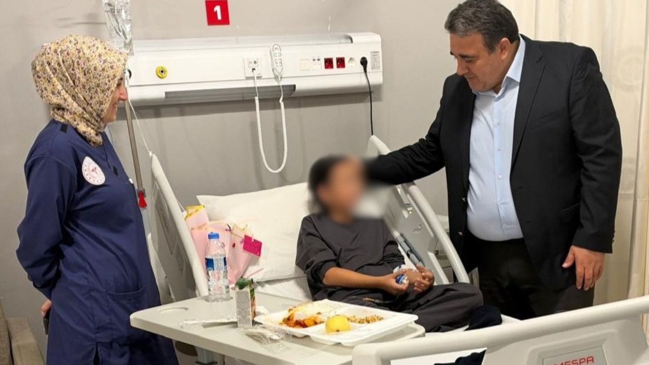 Ak Parti Kahramanmaraş Teşkilatından Hastaneye Kaldırılan Öğrencilere Ziyaret1