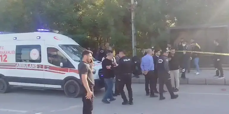 Arazi Kavgasında Kardeşini Öldürüp, 3 Kişiyi Yaraladıktan Sonra Intihar Etti