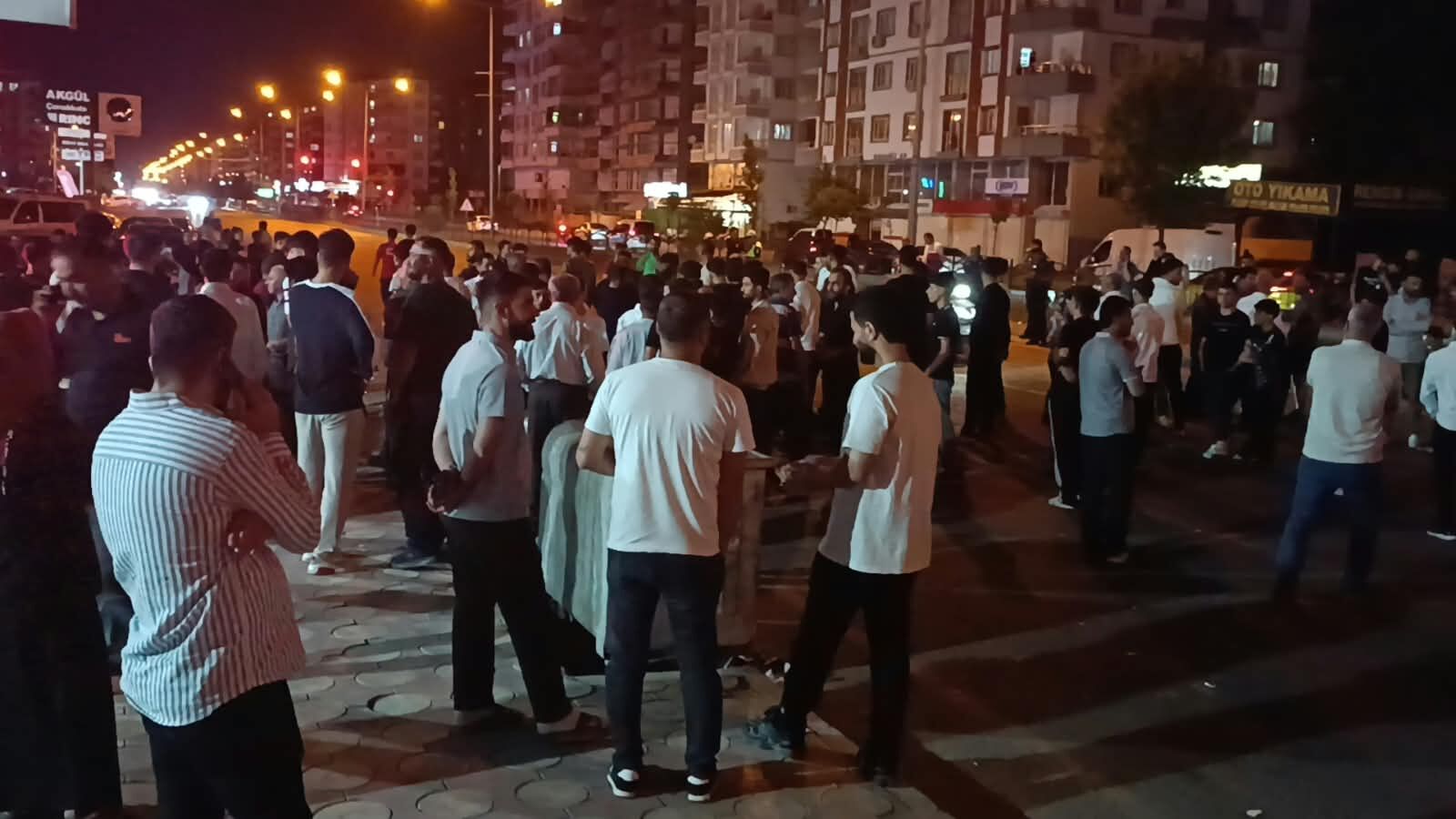 Batman’da Yaya Geçidinde 2 Kişiye Otomobil Çarptı (2)