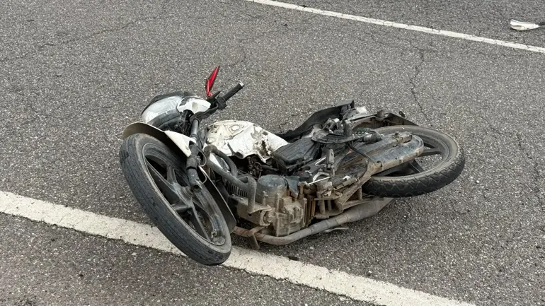 Bismil’de Minibüsle Çarpışan Motosikletin Sürücüsü 14 Yaşındaki Enes, Hayatını Kaybetti