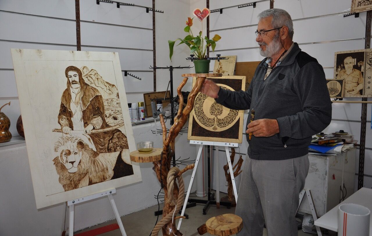 Deprem Sonrası Atölye Kurdu, Atık Malzemeleri Sanat Eserine Dönüştürüyor2