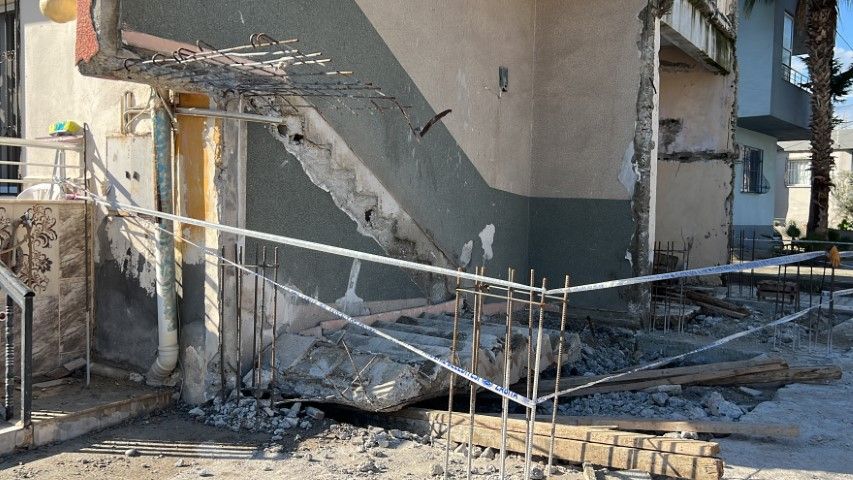 Depremde Eşi Ve 2 Kızını Kaybetmişti