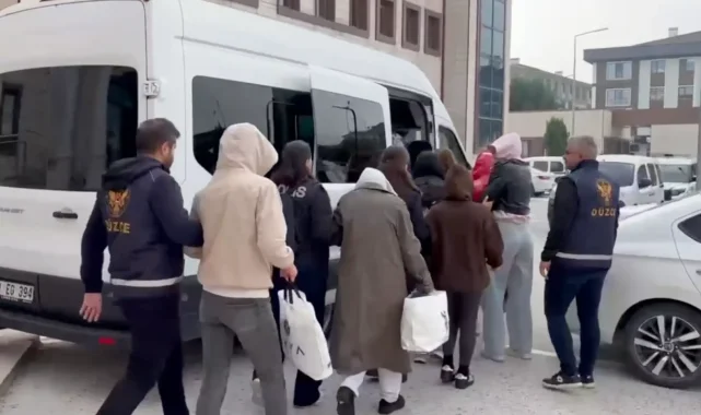Düzce’de Masaj Salonlarına Yönelik Fuhuş Soruşturmasında 7 Şüpheli Gözaltına Alındı. Şüphelilerden 5’I Tutuklanırken, 2 Kişi Serbest Bırakıldı.