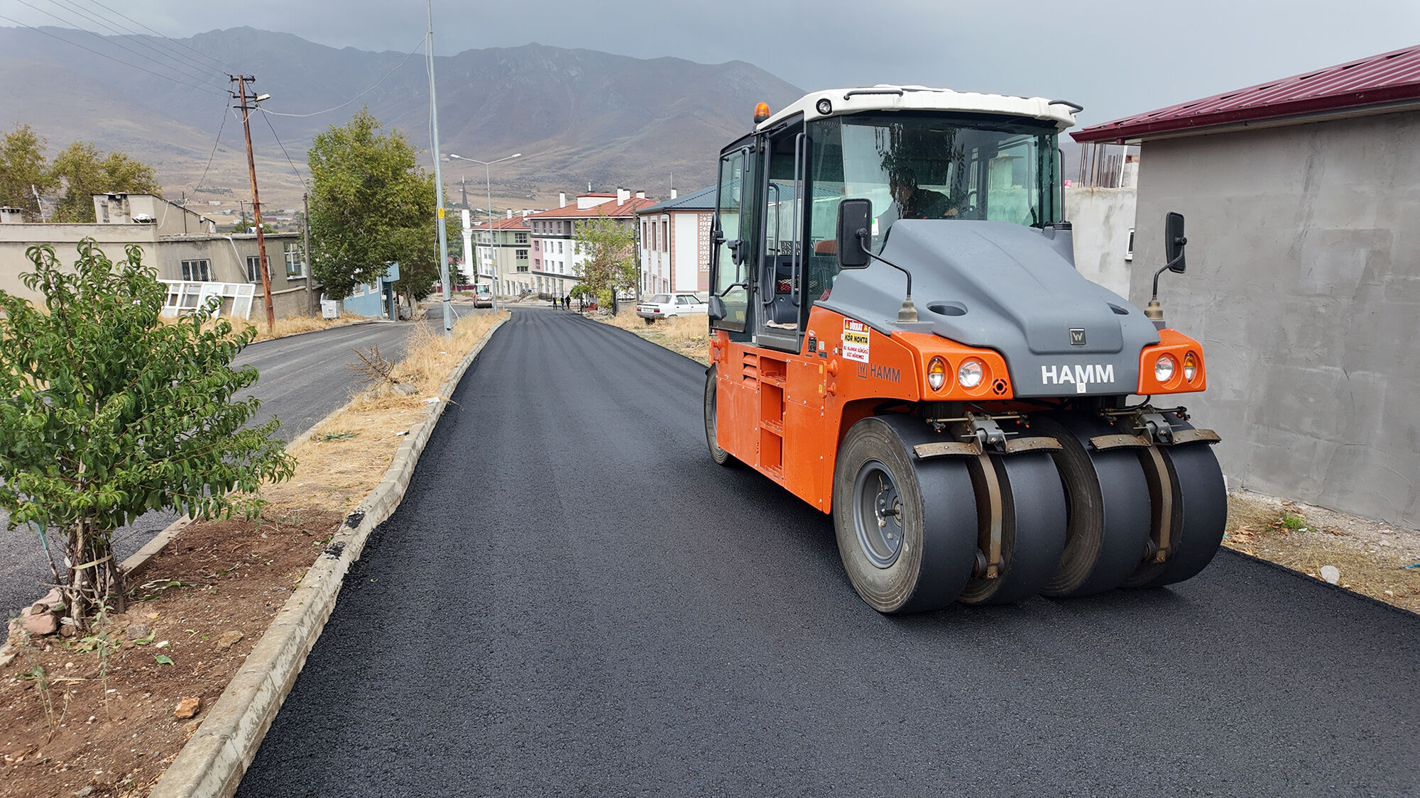 Ekinözü’nde Altyapı Tamamlandı, Sıcak Asfalt Çalışması Başladı (2)