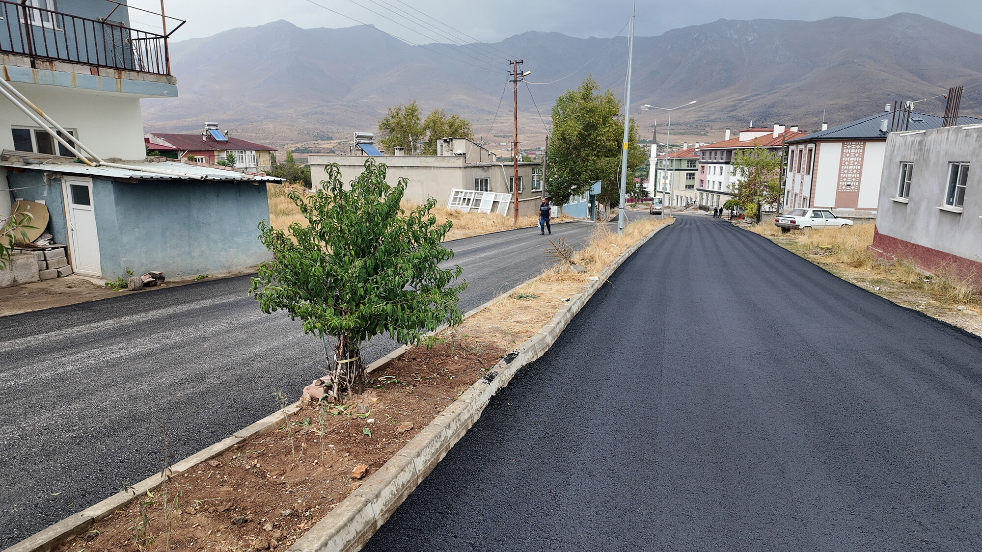 Ekinözü’nde Altyapı Tamamlandı, Sıcak Asfalt Çalışması Başladı