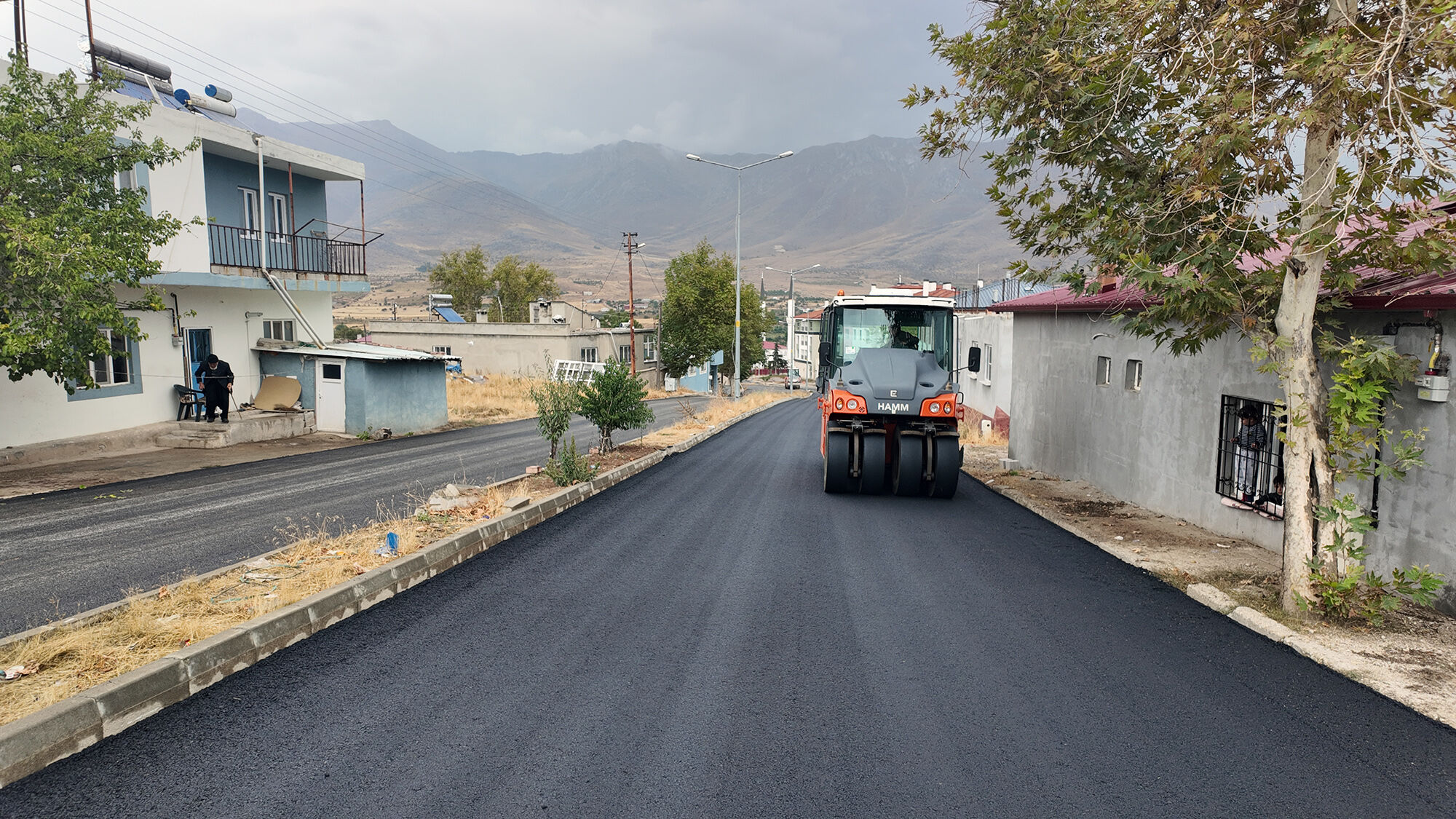 Ekinözü’nde Altyapı Tamamlandı, Sıcak Asfalt Çalışması Başladı (4)