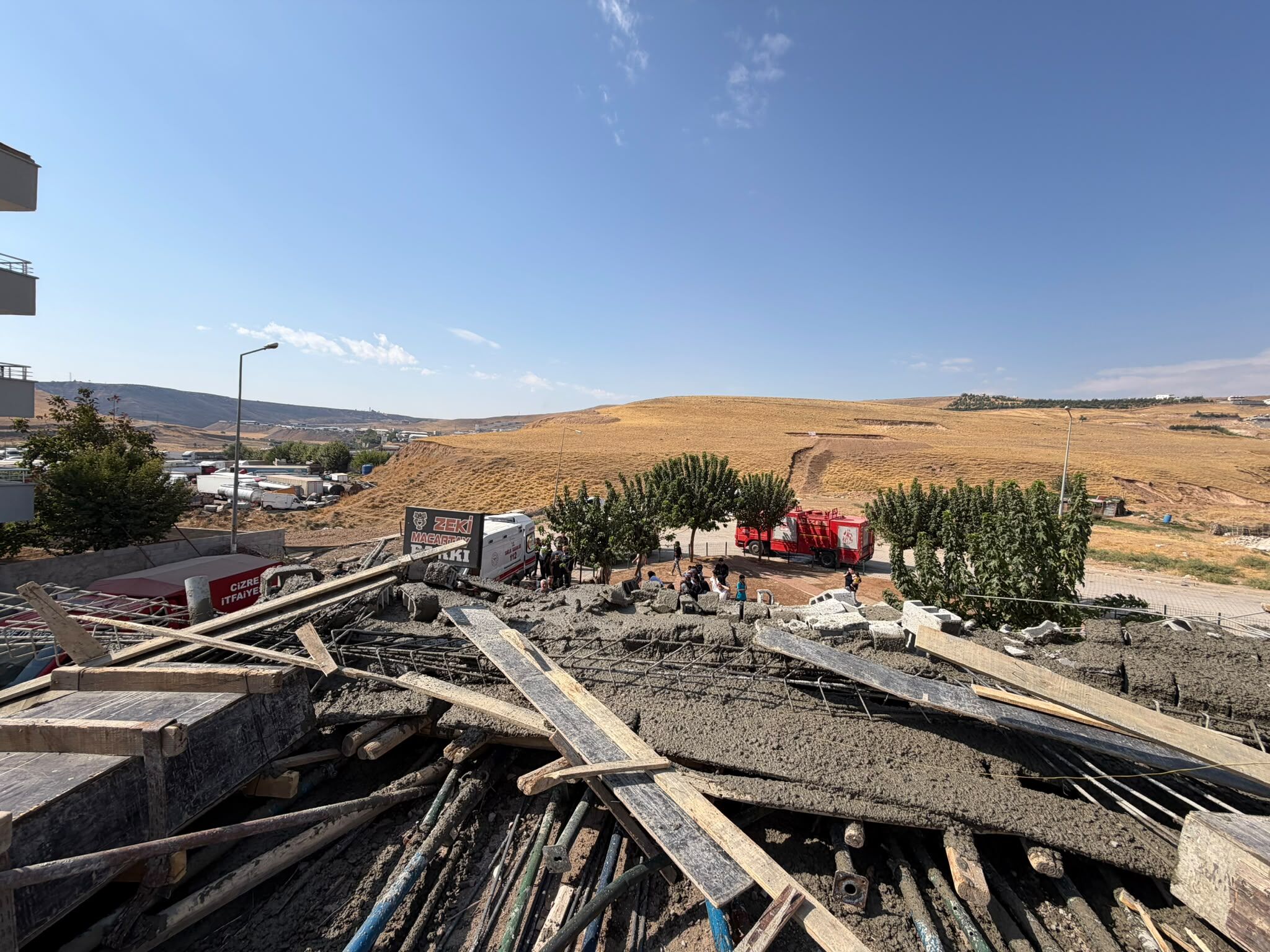 Ev Inşaatında Beton Dökümü Sırasında Çökme 5 Kişi Yaralandı (2)