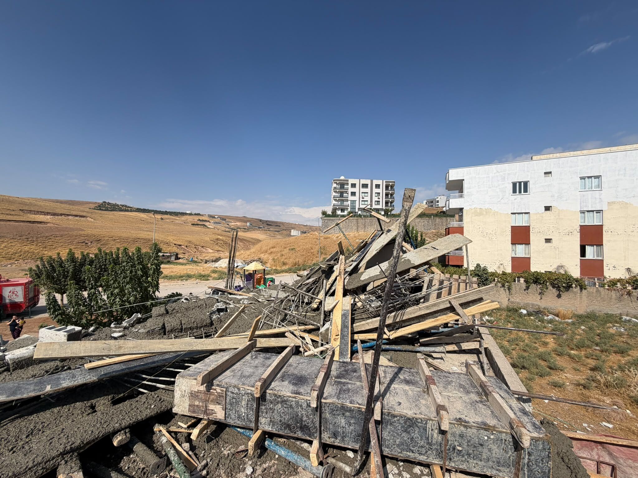 Ev Inşaatında Beton Dökümü Sırasında Çökme 5 Kişi Yaralandı (3)