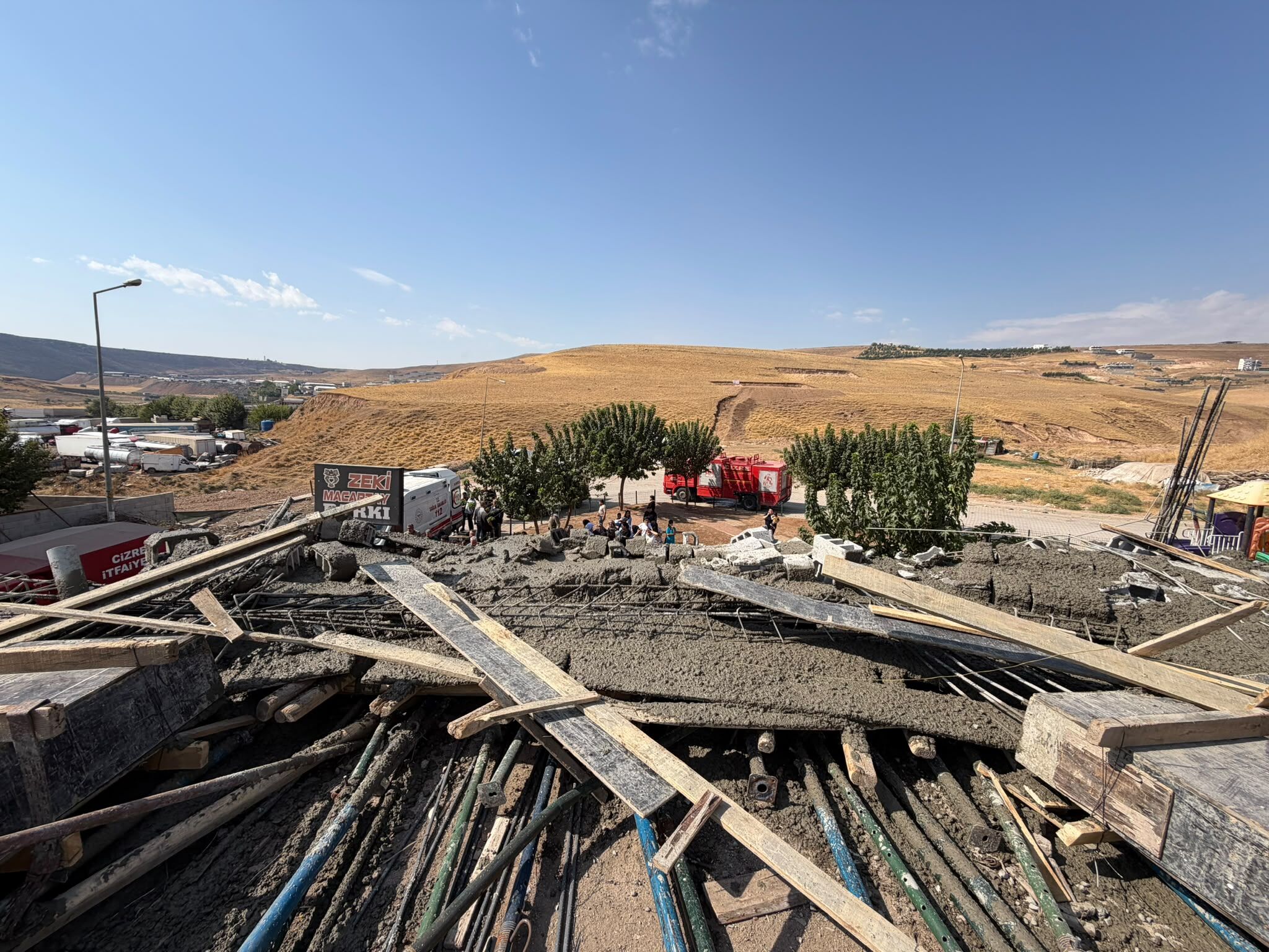 Ev Inşaatında Beton Dökümü Sırasında Çökme 5 Kişi Yaralandı (4)