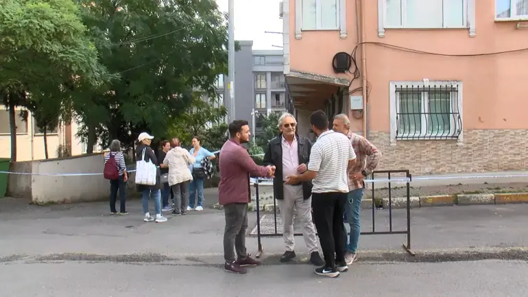 Eyüpsultan’da Kolonları Patladığı Için Mühürlenen Bina Havadan Görüntülendi