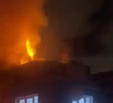 Fatih’te 2 Katlı Bina Alev Alev Yandı; 1 Ölü