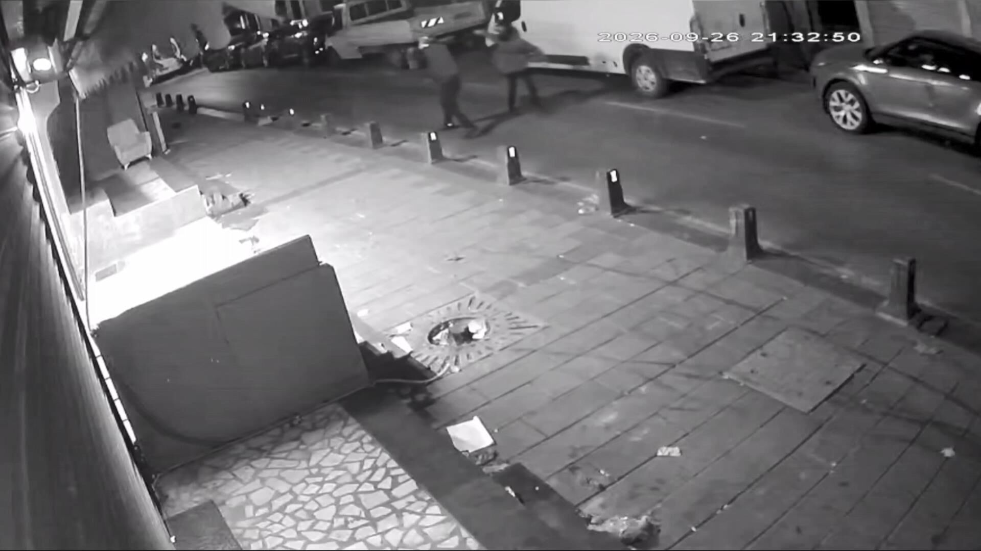 Gaziosmanpaşa’da Çay Ocağı Önünde Silahlı Saldırı 2 Çocuk Babası Hayatını Kaybetti (7)