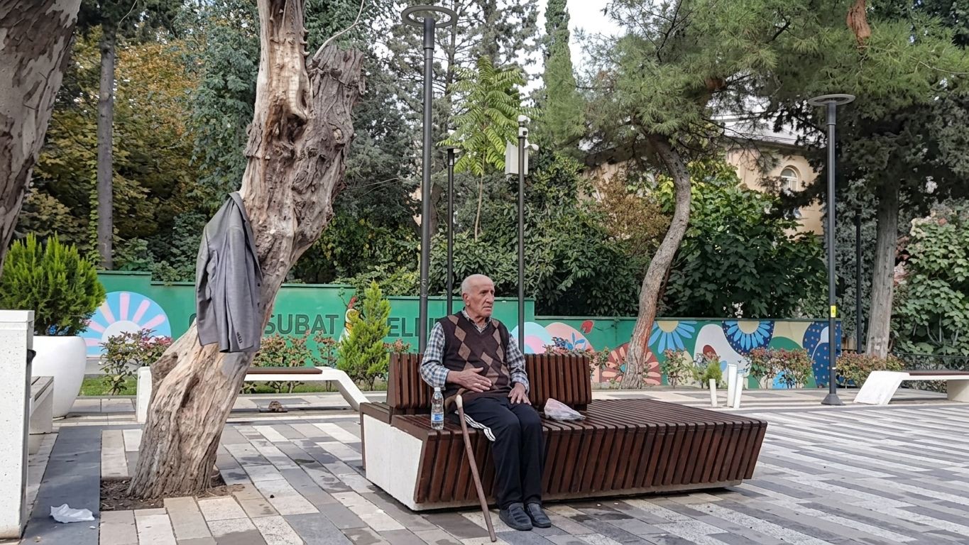 Kahramanmaraş’ta yaşlı adamı oyalayıp cebindeki parayı aldılar