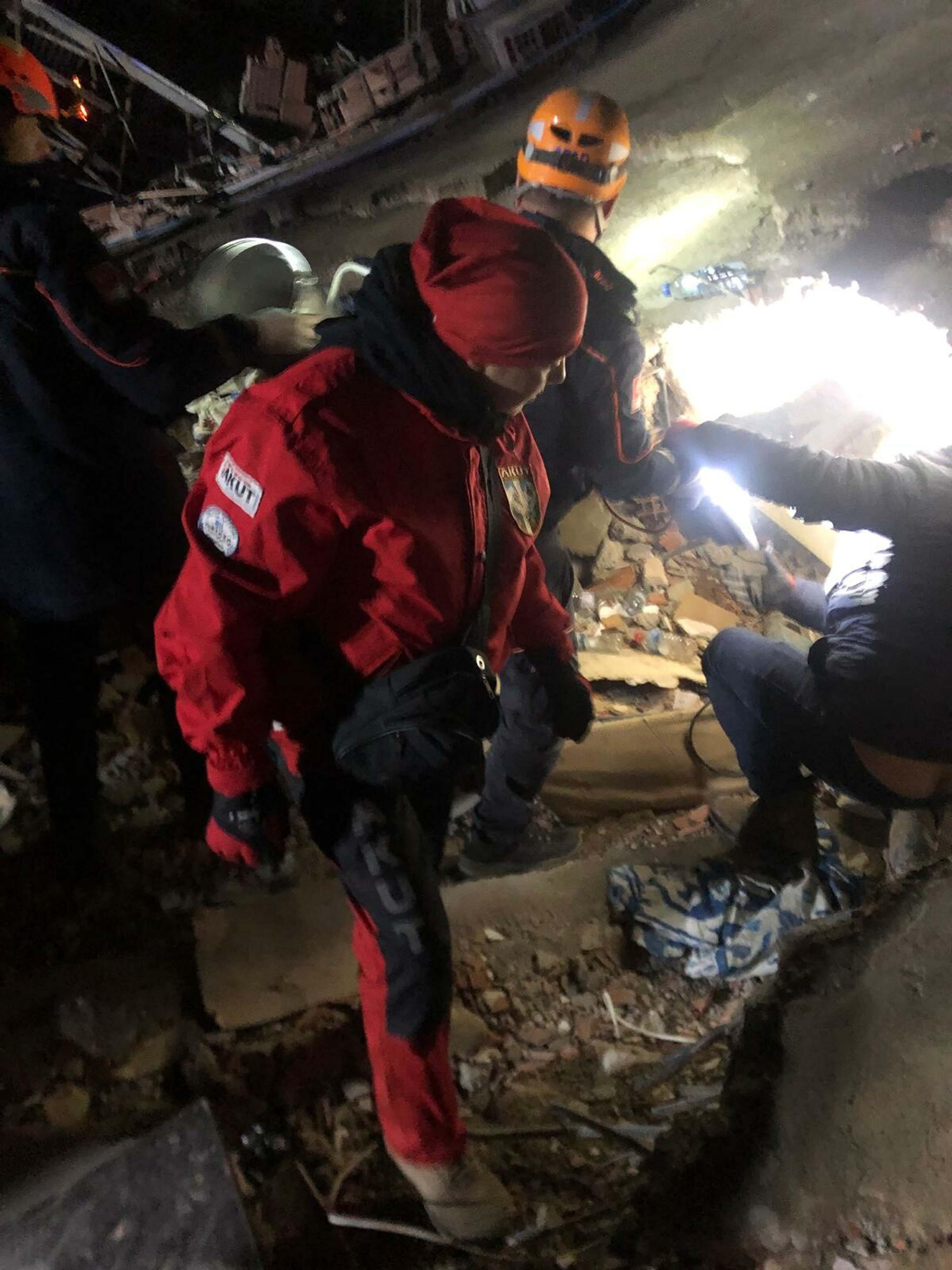 İzmir depreminde oğlunu kaybeden anne, Kahramanmaraş'ta başka hayatlara umut oldu(ÖZEL HABER)
