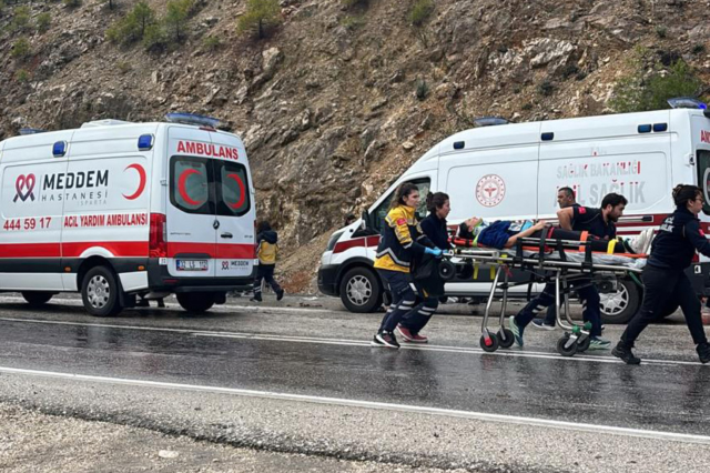 Isparta Antalya Yolunda Yolcu Otobüsü Devrildi 1 Ölü, 7 Yaralı (1)-1