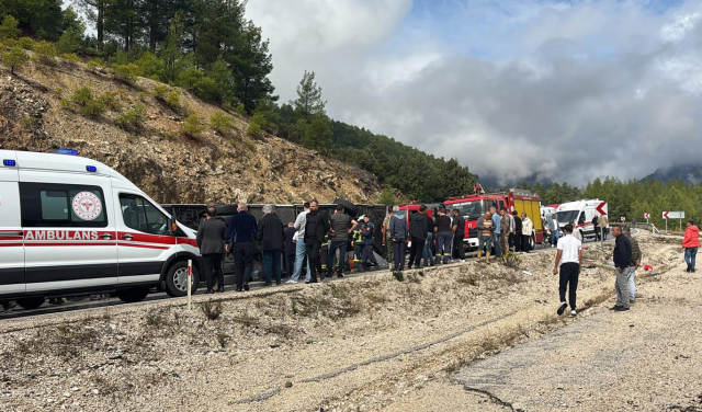 Isparta Antalya Yolunda Yolcu Otobüsü Devrildi 1 Ölü, 7 Yaralı (3)