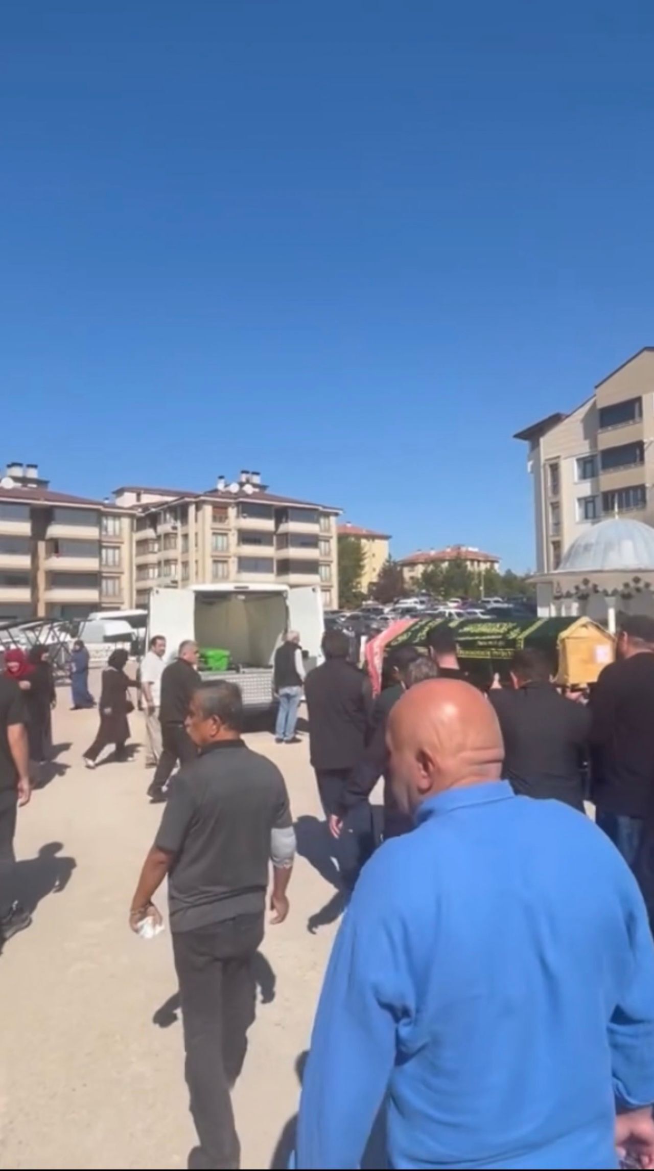 İstanbul'da 16 Yaşındaki Kız Annesini Yatağında Ölü Buldu! (7)