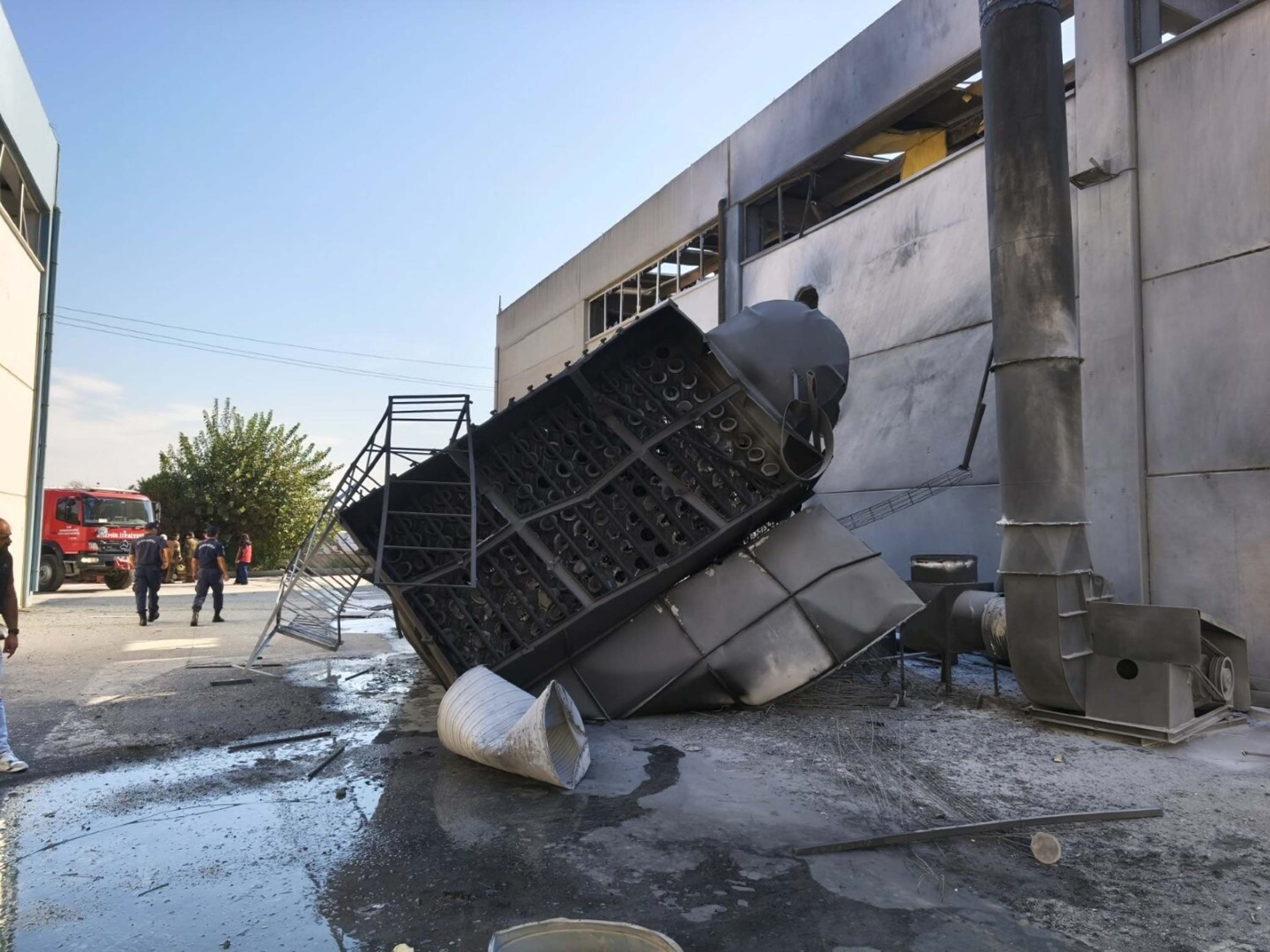 İzmir’de Metal Fabrikasında Patlama 3’Ü Ağır 7 Yaralı (4)