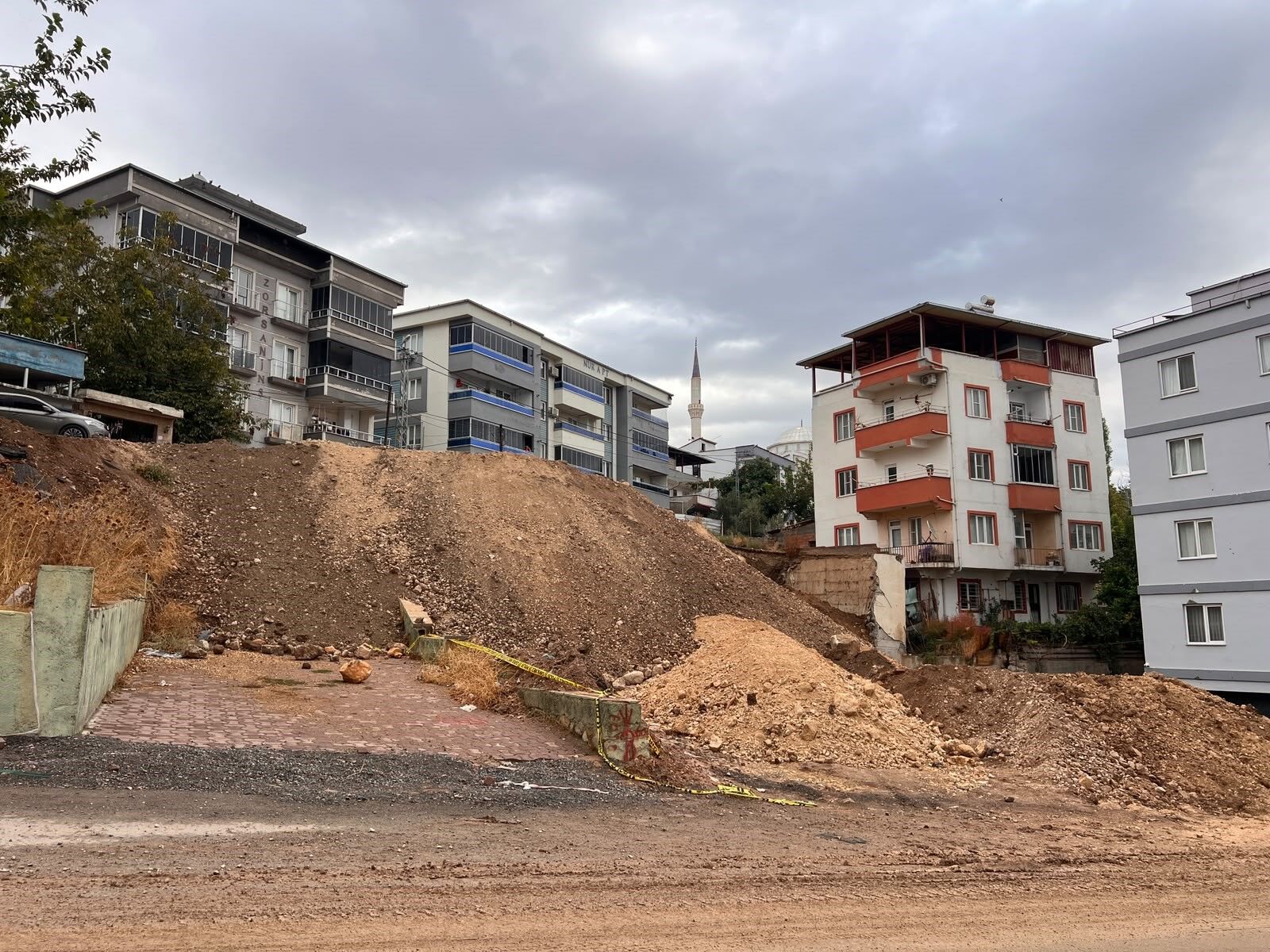 Kahramanmaraş Aslanbey’de Çöken Yol 36 Gün Sonra Dolduruldu (5)