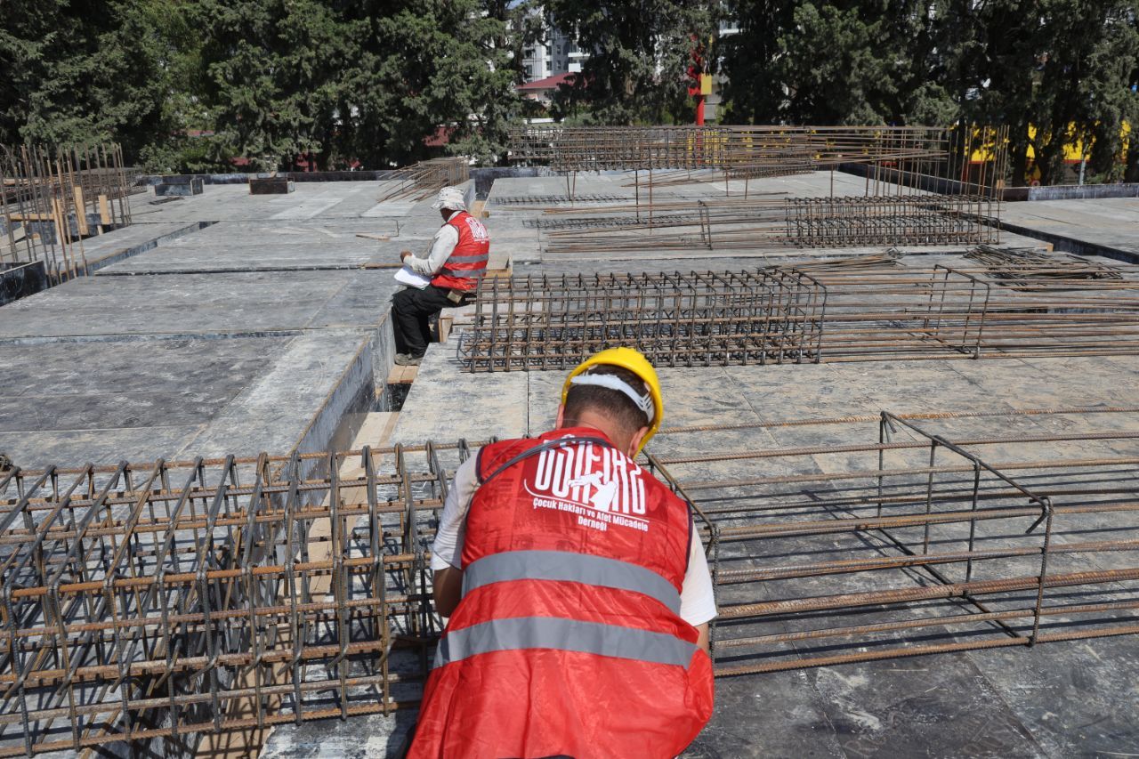 Kahramanmaraş Depreminde Ailesini Kaybetti, 5 Okul Yaptırıyor (4)