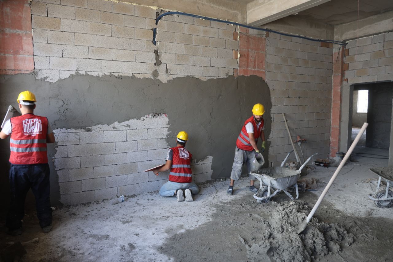 Kahramanmaraş Depreminde Ailesini Kaybetti, 5 Okul Yaptırıyor (8)